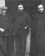 Recto: Foto vom Februar 1912: Hugo Obermaier in Le Bouscat (Bordeaux) mit Gustav Lalanne und Henri Breuil.				Verbleib: Archiv der Hugo Obermaier-Gesellschaft, Erlangen.  
