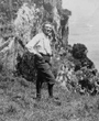 Recto: Hugo Obermaier 1914 bei der Höhle El Pindal (Asturias).				Verbleib: Archiv der Hugo Obermaier-Gesellschaft, Erlangen.  
