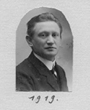 Recto: Hugo Obermaier 1919. Foto auf einer Grußpostkarte von Henry Field aus dem Jahr 1926.				Verbleib: Archiv der Hugo Obermaier-Gesellschaft, Erlangen. 